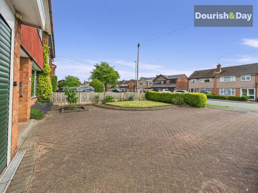 Front Garden / Driveway
