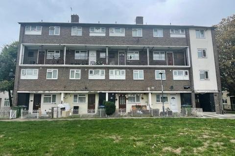 3 bedroom ground floor maisonette for sale, Chalcombe Road, London SE2