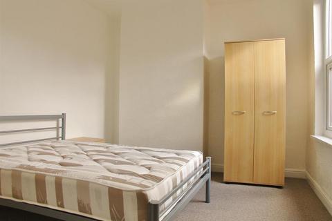 3 bedroom terraced house to rent, Hunter House Road, Sheffield, S11 8TU