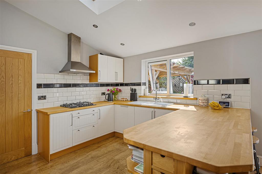 554 Huntington Road 31.jpg