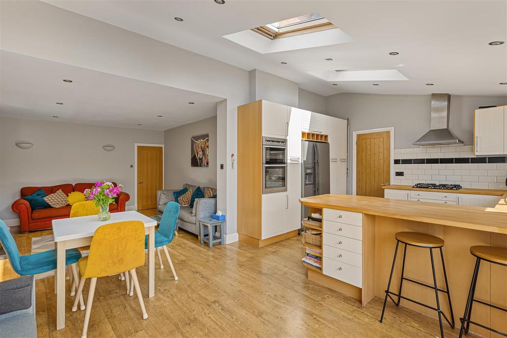 554 Huntington Road 46.jpg