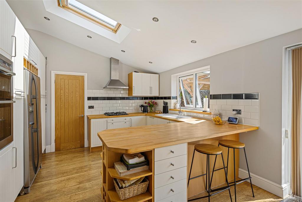 554 Huntington Road 25.jpg