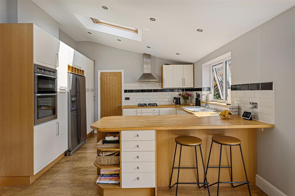 554 Huntington Road 28.jpg
