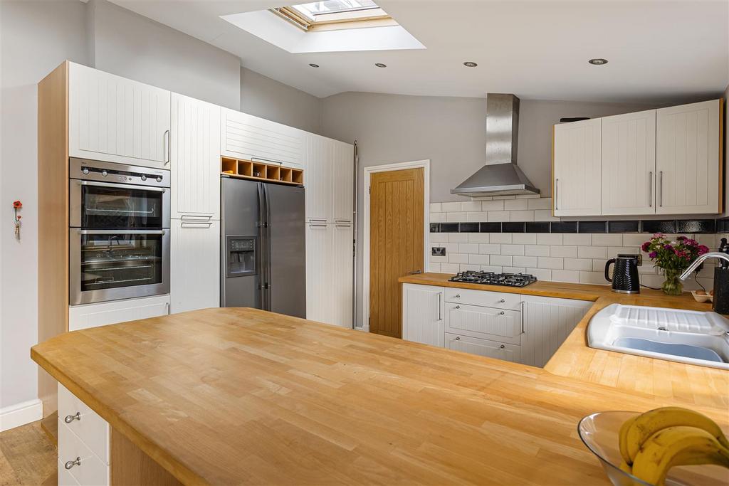 554 Huntington Road 49.jpg