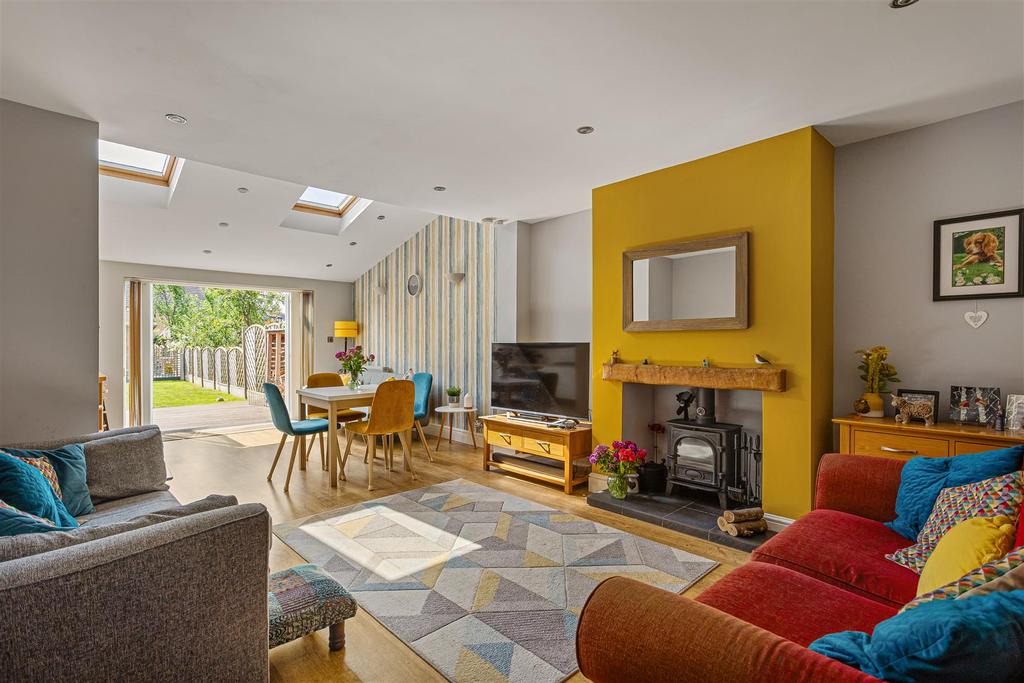 554 Huntington Road 7.jpg