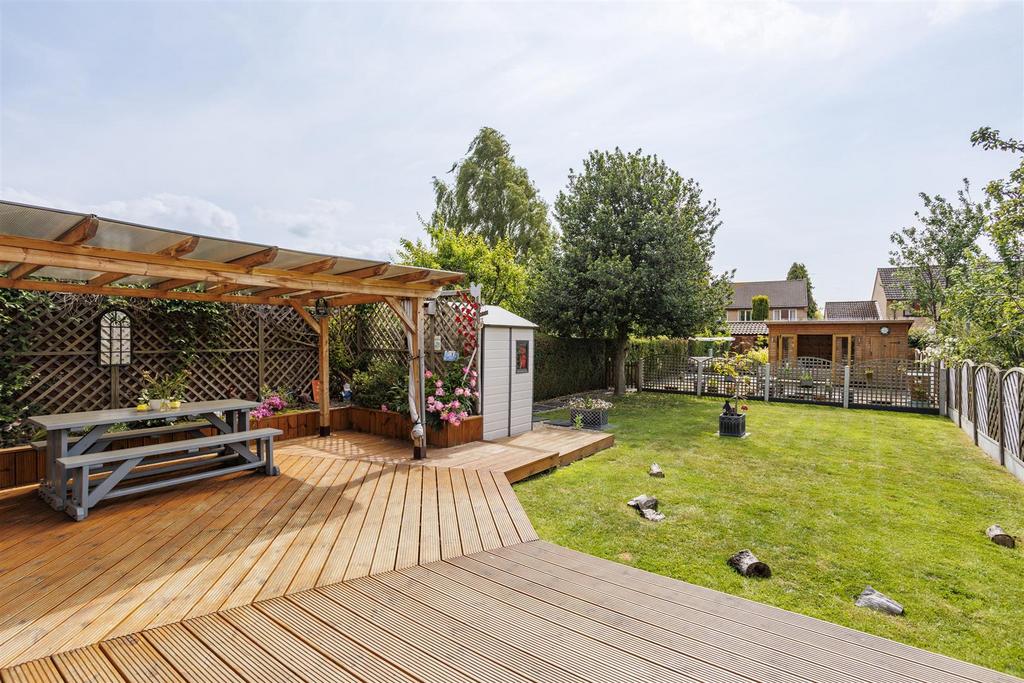 554 Huntington Road  1.jpg