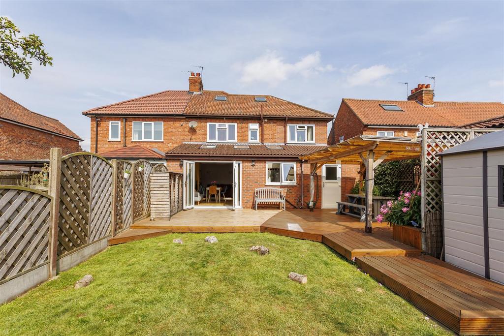 554 Huntington Road  5.jpg