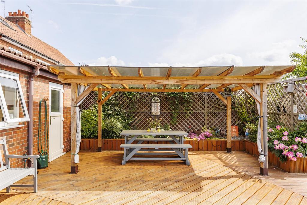 554 Huntington Road  2.jpg