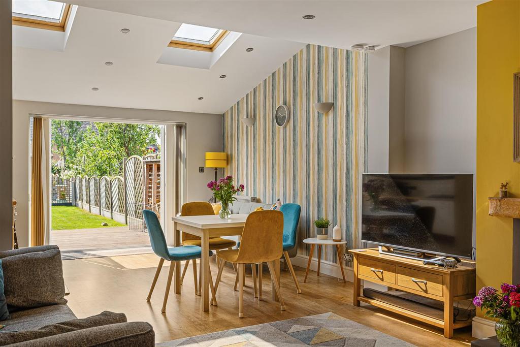 554 Huntington Road 10.jpg