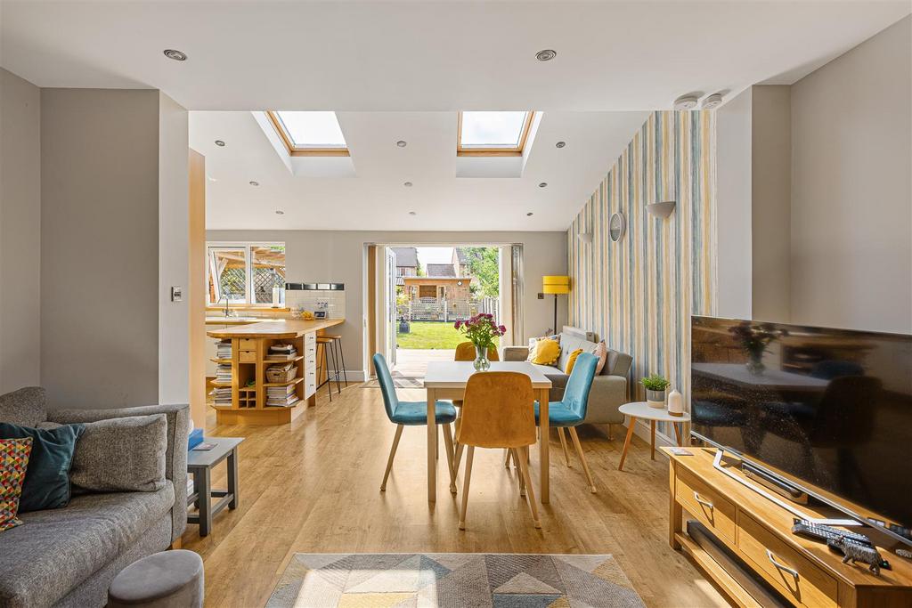 554 Huntington Road 16.jpg
