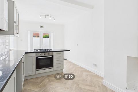 3 bedroom terraced house to rent, 145 Alliance Avenue, Hull, HU3 6QU