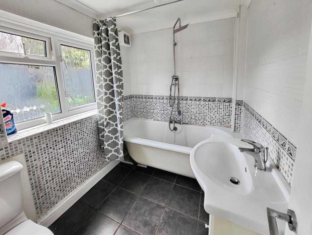 5b71042a-Bathroom