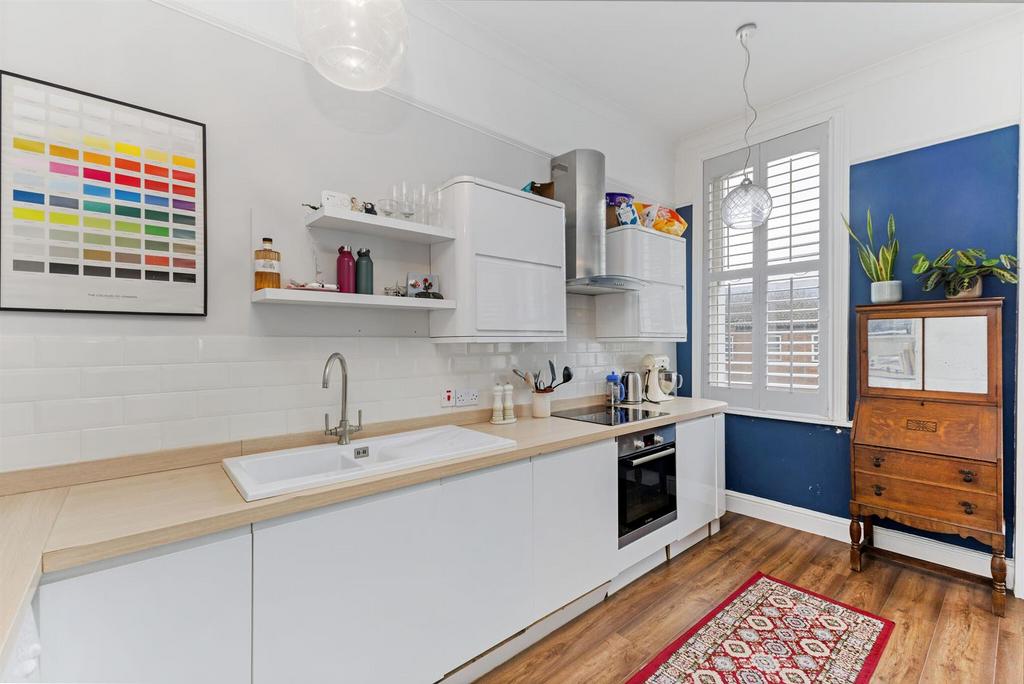 90649 11c Cornwall Crescent  (11) low.jpg