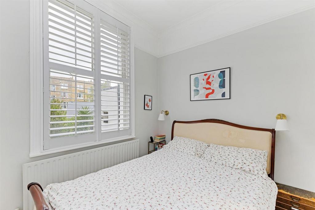 90649 11c Cornwall Crescent  (14) low.jpg