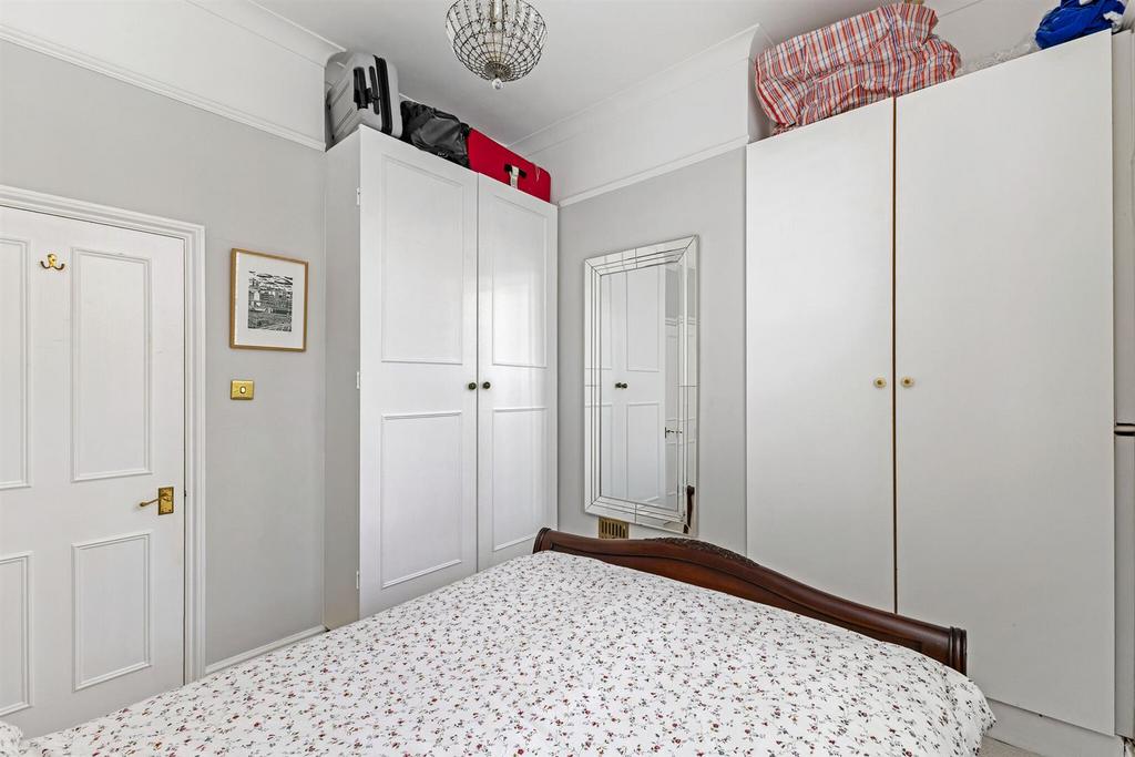 90649 11c Cornwall Crescent  (16) low.jpg