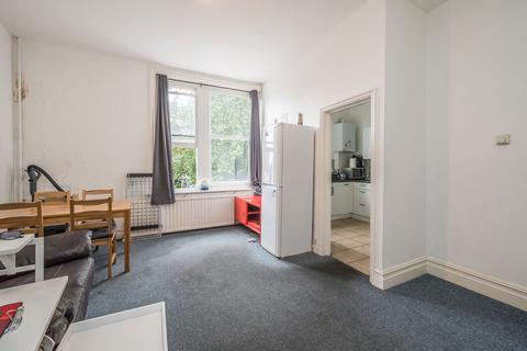 2 bedroom flat to rent, London Road, Twickenham TW1
