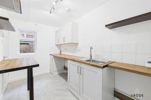 Flat, 99 High Street, Uttoxeter, ST14 7JJ