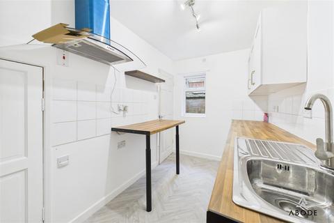 Flat, 99 High Street, Uttoxeter, ST14 7JJ