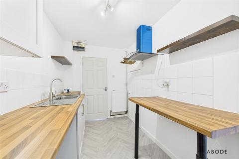 Flat, 99 High Street, Uttoxeter, ST14 7JJ