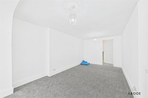 Flat, 99 High Street, Uttoxeter, ST14 7JJ