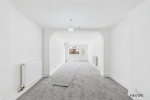 Flat, 99 High Street, Uttoxeter, ST14 7JJ