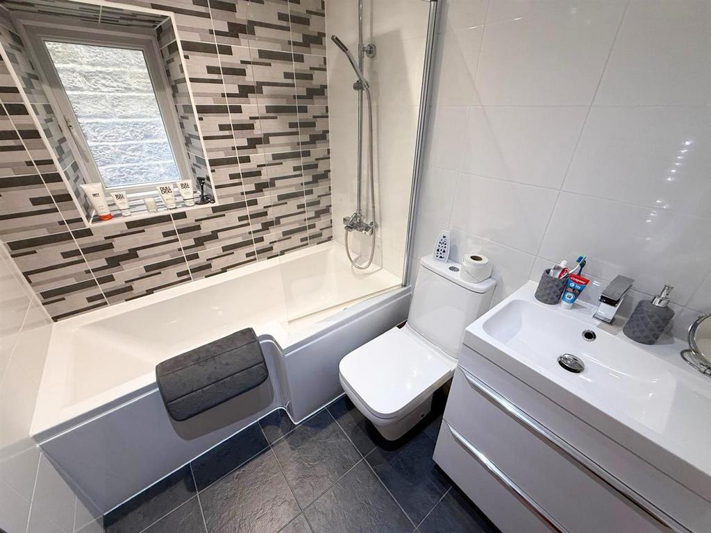 2 bed end terrace Silsden