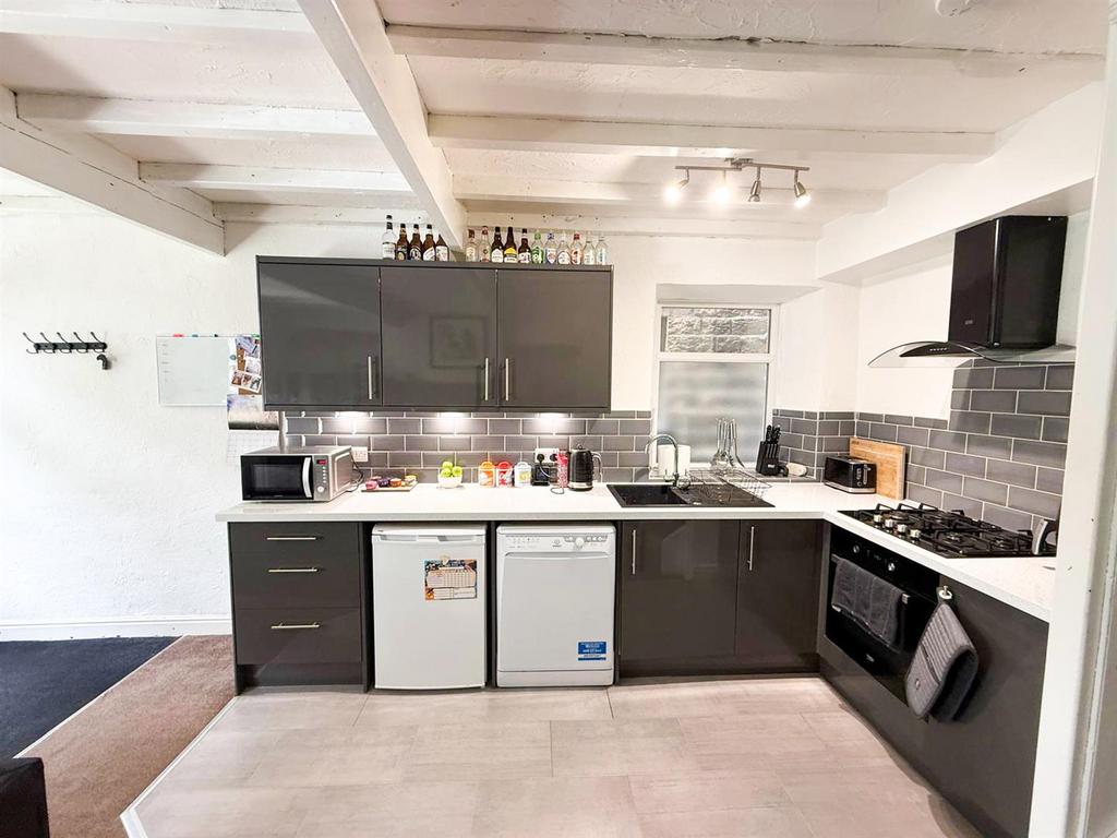 2 bed end terrace Silsden