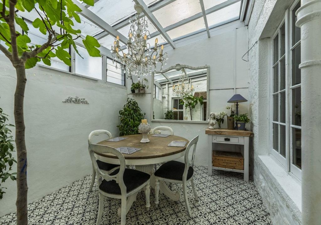 Breakfast Room