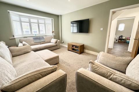 61 Brackendale Road, Queens Park, Bournemouth, BH8 9HZ