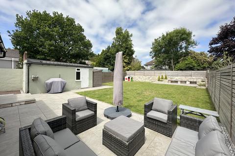 61 Brackendale Road, Queens Park, Bournemouth, BH8 9HZ