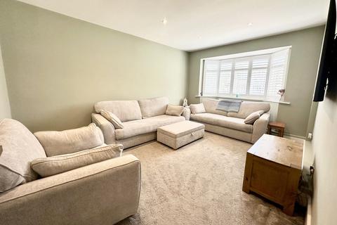 61 Brackendale Road, Queens Park, Bournemouth, BH8 9HZ