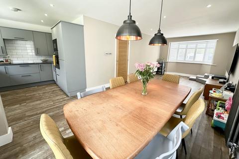61 Brackendale Road, Queens Park, Bournemouth, BH8 9HZ