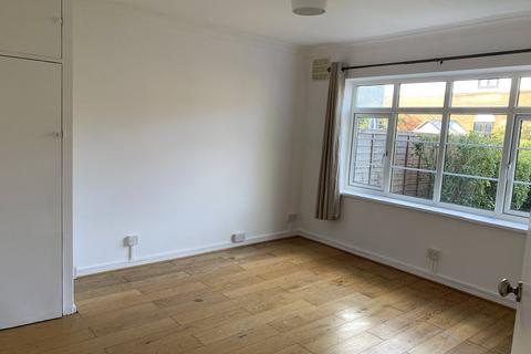 Flat, 3 Wilmer Close, Kingston Upon Thames, KT2 5LX