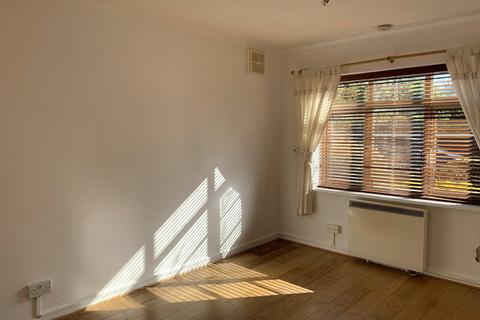 Flat, 3 Wilmer Close, Kingston Upon Thames, KT2 5LX
