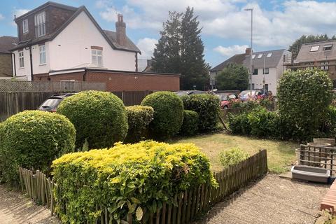 Flat, 3 Wilmer Close, Kingston Upon Thames, KT2 5LX