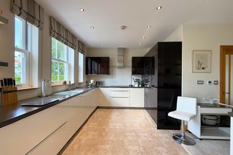 West Winds, 5 The Mount, Monmouth, NP25 3AB