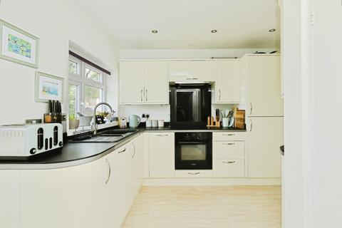 10 Backmoor Crescent, Sheffield, S8 8LA