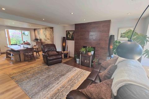 3 bedroom semi-detached house for sale, Norton Close, Halifax HX2