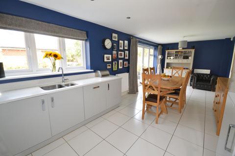 4 bedroom detached house for sale, Waring Crescent, Aylesbury HP22