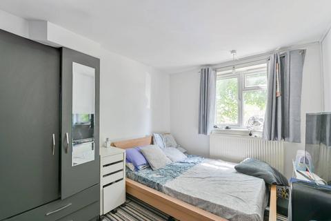 3 bedroom flat for sale, Kings Avenue, Clapham Park, London, SW4