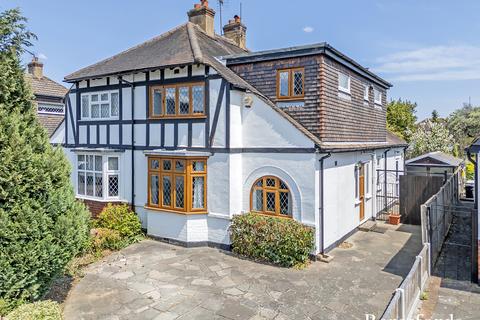 11 Meadow Way, Upminster, RM14 3AA