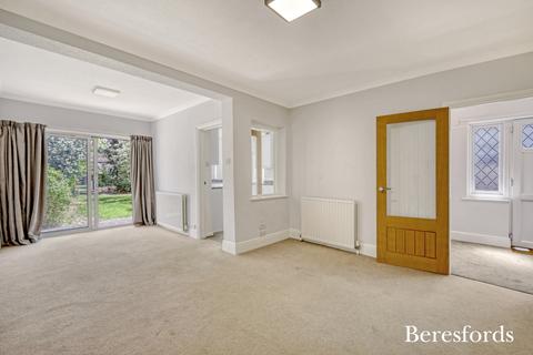 11 Meadow Way, Upminster, RM14 3AA