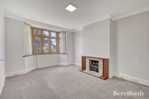 11 Meadow Way, Upminster, RM14 3AA