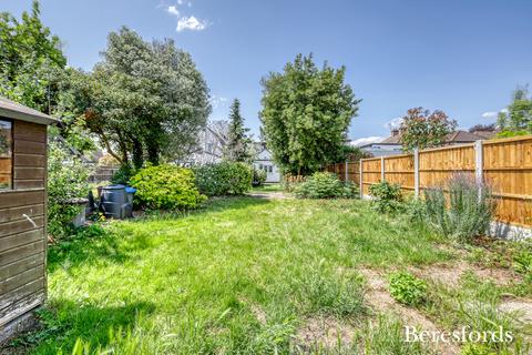 11 Meadow Way, Upminster, RM14 3AA