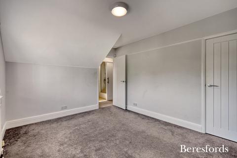 11 Meadow Way, Upminster, RM14 3AA