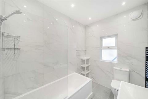 4 bedroom terraced house to rent, Ivy Road, London NW2