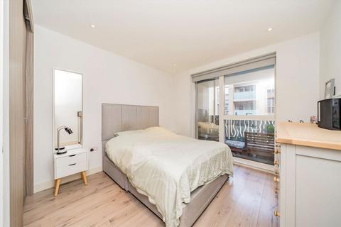 1 bedroom flat for sale, High Street, London N8