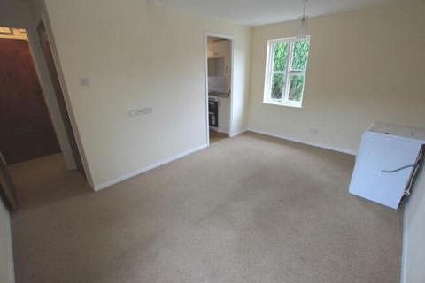 Studio to rent, York Road, Billericay