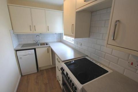 Studio to rent, York Road, Billericay