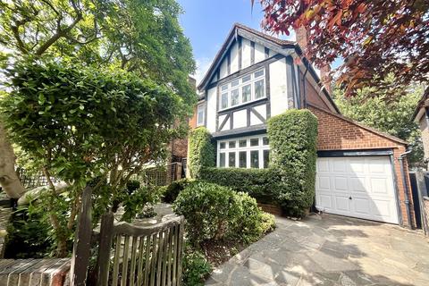 26 Elmcroft Drive, Chessington, KT9 1DU
